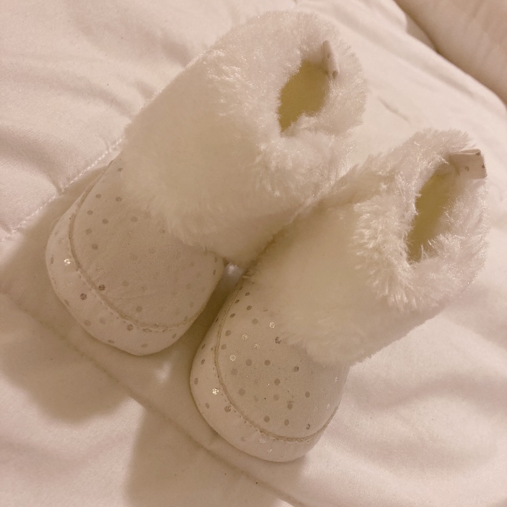 infant white fur boots w / sequins